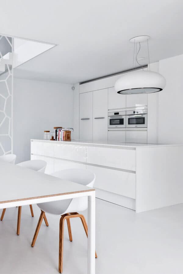 Moderne witte keuken hoogglans
