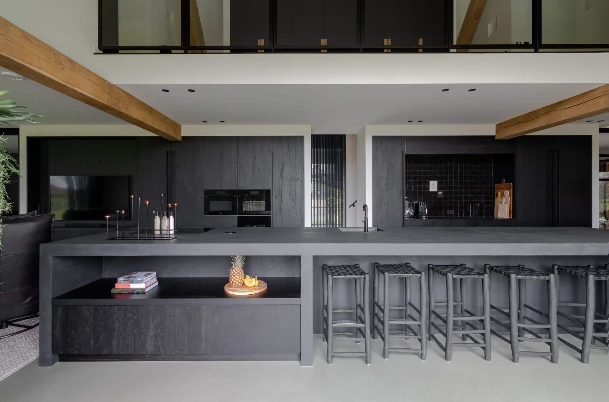 zwarte houten keuken van ginkel keukens 19