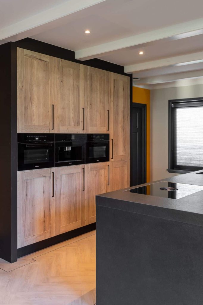 moderne keukens zwarte houten keuken fam haringsma van ginkel keukens 9