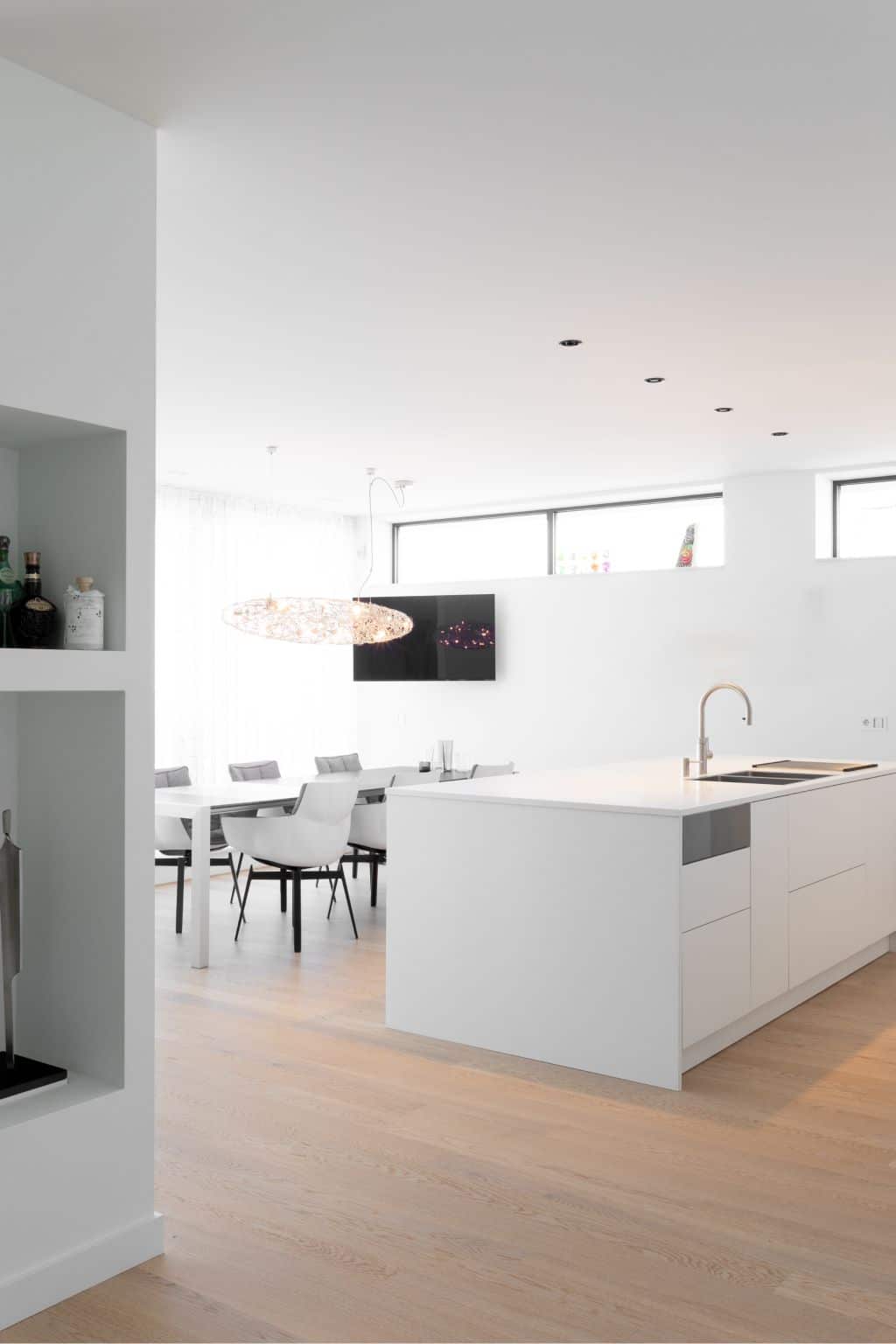 Opvallende moderne witte keuken 5