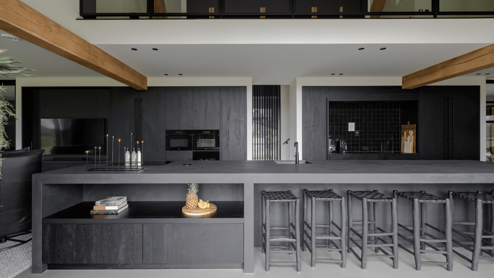Van Ginkel Keukens Zwarte minimalistische keukens
