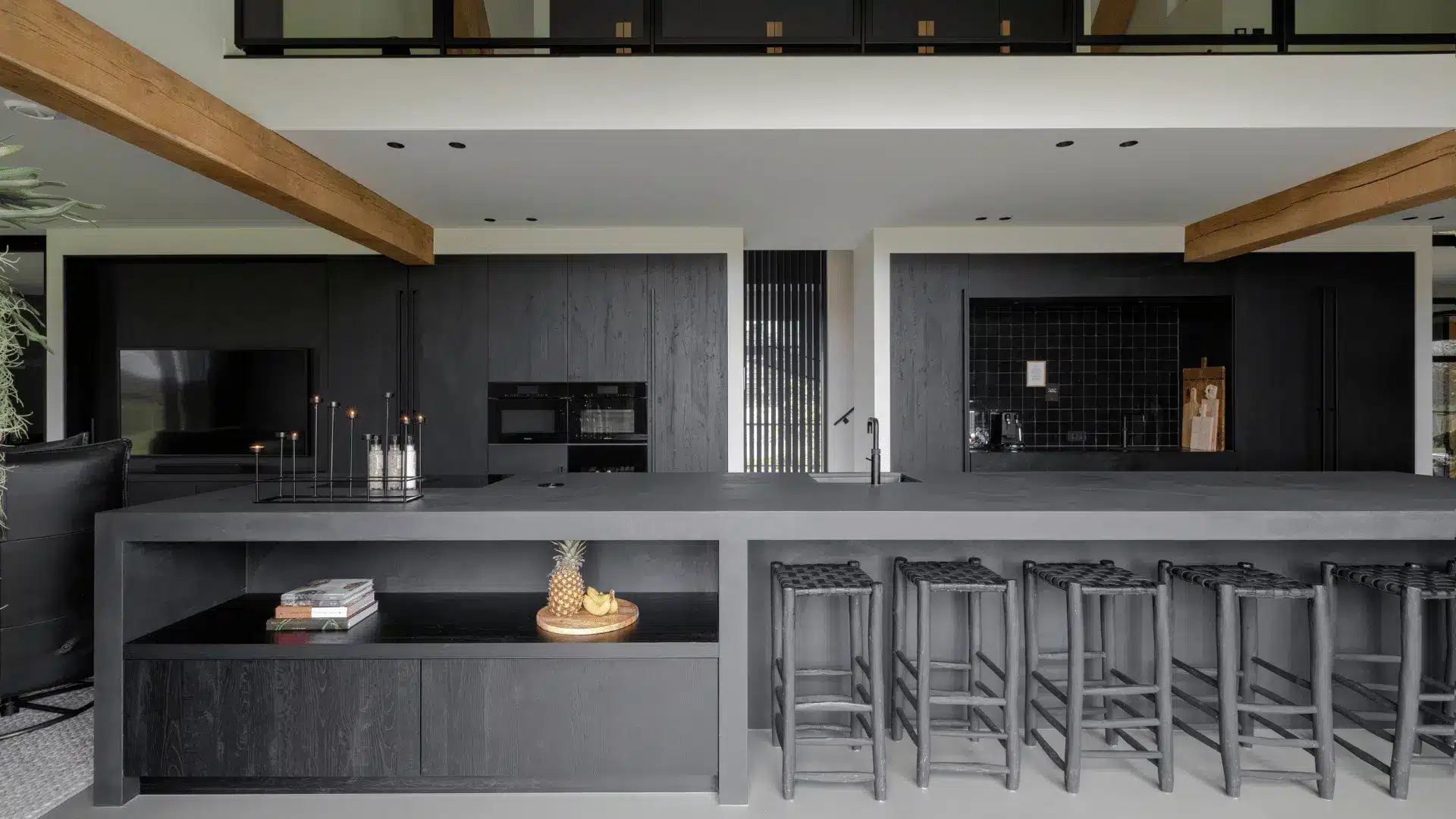 minimalistische keuken zwart